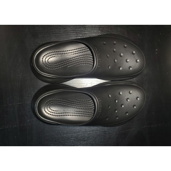 Balenciaga Crocs Mule 720857W1S8E1000